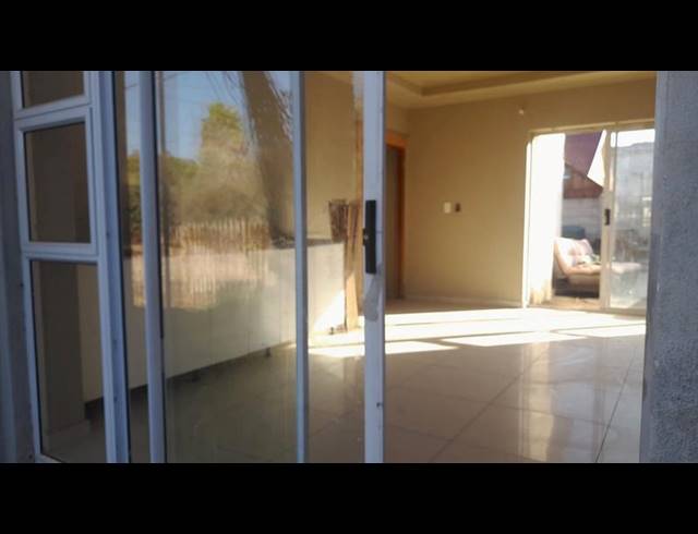 2 BEDROOM PROPERTY TO RENT IN FLORIDA